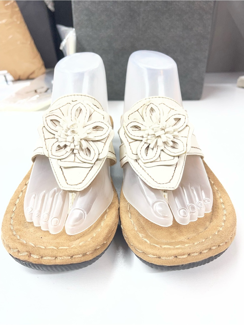 Cliffs by White Mountain Carnation wedge sandals in white‎